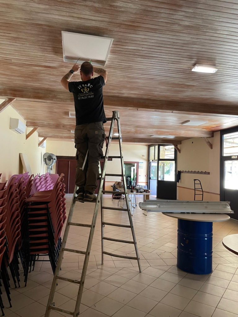 Technicien Julien Velu JV Elec 32 Samatan